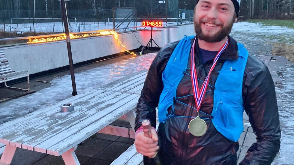 Håkon Nesteby (28) vant Ekeberg Backyard Ultra etter 23 runder på 6,7 km (Foto: Jon Asphjell)