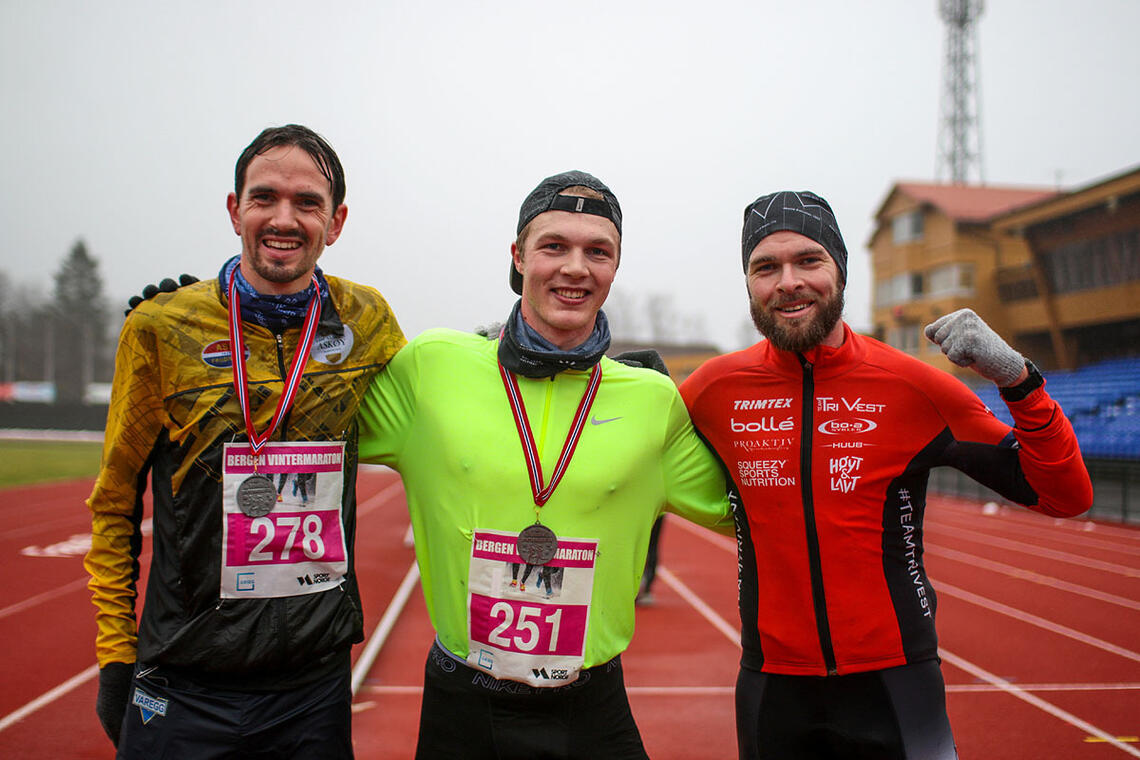 Fra sesongens 1. løp, topp 3 herrer halvmaraton. Foto: Arne Dag Myking