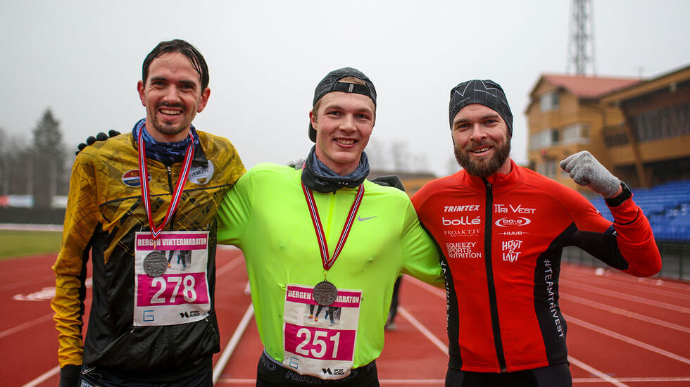 Fra sesongens 1. løp, topp 3 herrer halvmaraton. Foto: Arne Dag Myking