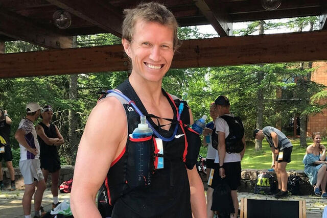 Frank Løke rekker å utfordre seg sjøl i Løke Challenge i Hof Toppers Duathlon. (Foto: Mona Kjeldsberg)