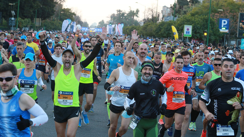 Starten har akkurat gått for Sevilla Maraton 2022. (Foto: Kjell Vigestad)