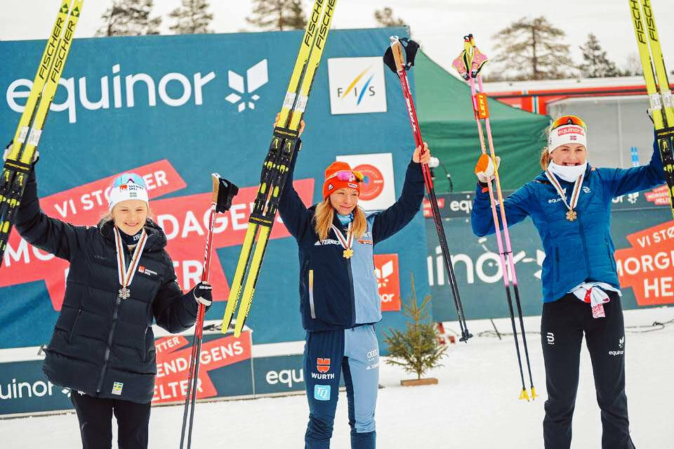 Tyske Helen Hoffman (midten) vant foran svenske Lisa Eriksson (til venstre) og norske Tuva Anine Brusveen-Jensen. (Foto: Norges Skiforbund)