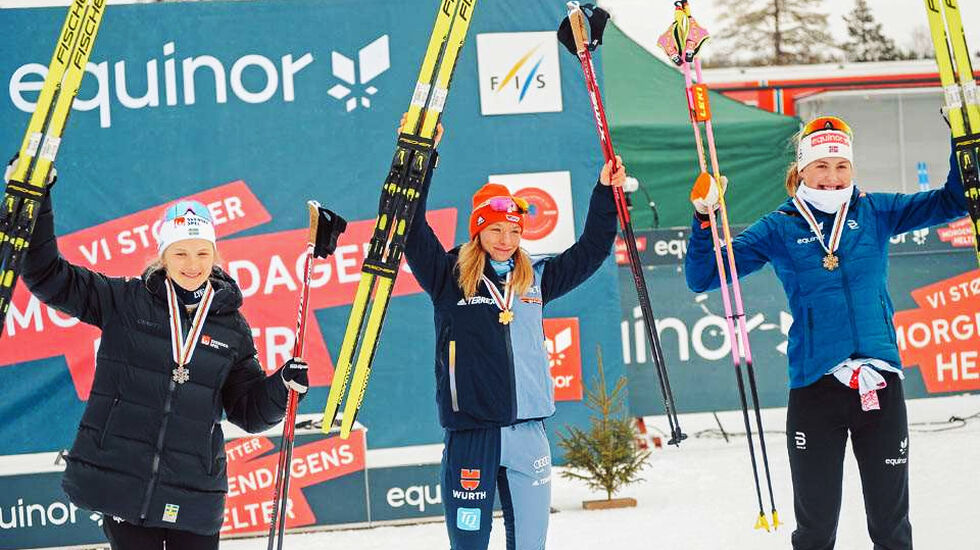 Tyske Helen Hoffman (midten) vant foran svenske Lisa Eriksson (til venstre) og norske Tuva Anine Brusveen-Jensen. (Foto: Norges Skiforbund)