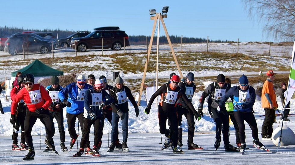 14 løpere la av gårde på femmila på Dølisjøen lørdag. (Foto fra Dølisjøens facebookside) 