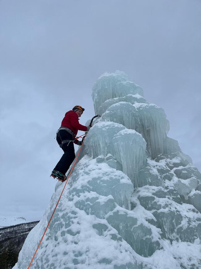 Ordfører Hege Rollmoen i isklatertårnet