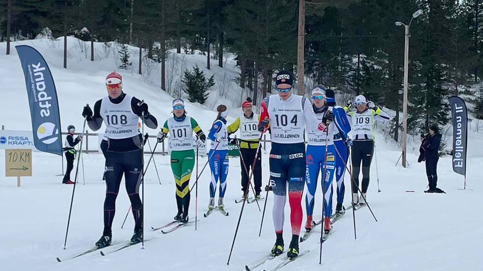 Av de rundt 90 deltakerne i søndagens utgave Storhavet Rundt, var det 11 som stilte til start i konkurranseklassen. Sindre Grønflaten (104) vant rennet. (Foto: arrangøren)