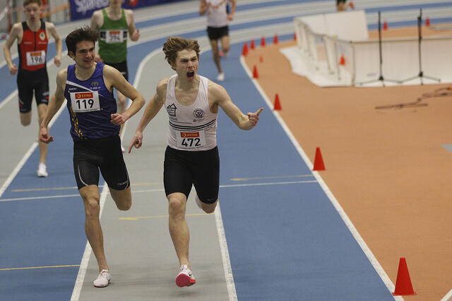 Vegard Vesterhaug Warnes spurtbeseirer Phillip Morken i klasse G-18/19. (Alle foto: Vestpress)