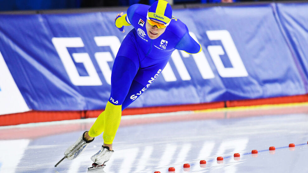 Nils van der Poel har trena på sin eigen heilt spesielle måte, og denne vinteren har han verkeleg utklassa konkurrentane. (Foto: International Skating Union)