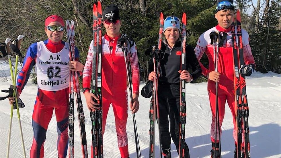 Vinner av dameklassen og de tre raskeste i herreklassen (fra v): Vegard Lans Pedersen, Kristian Moen Bonden, Anita Moen og Qinghang He. (Foto: Tore Stengrundet)