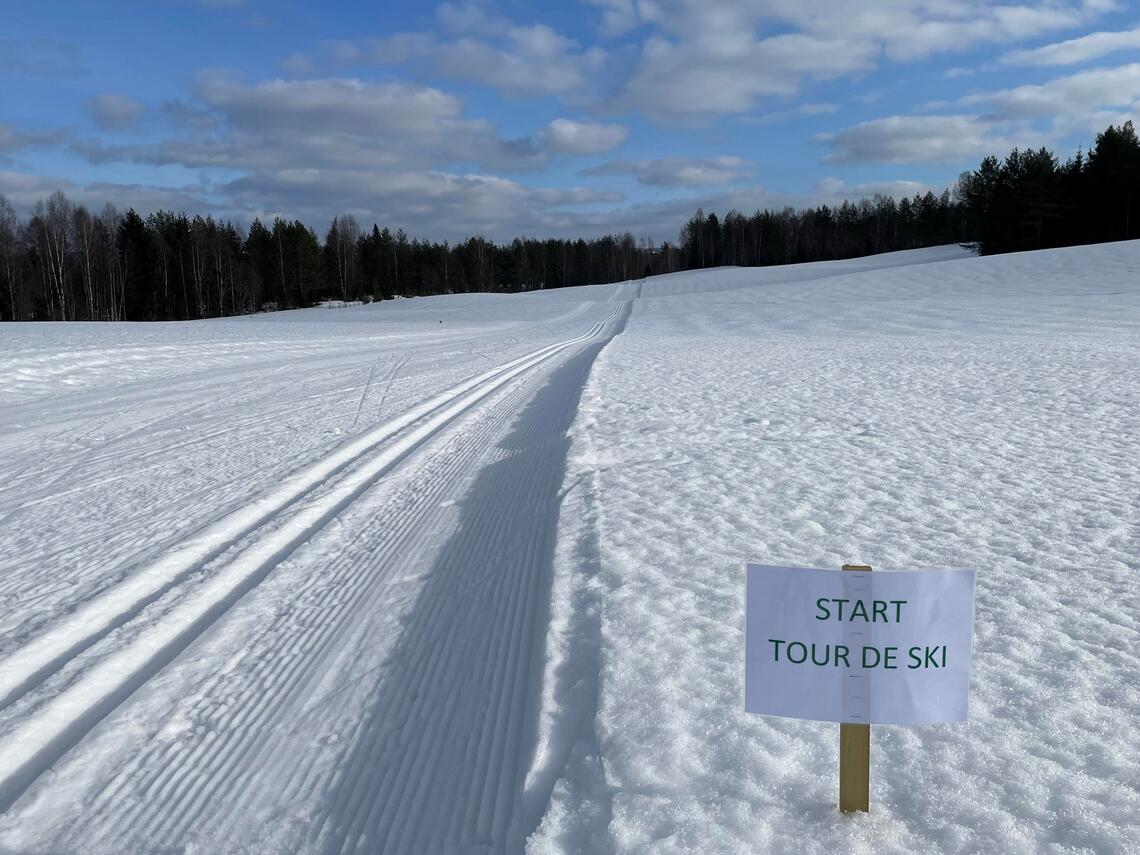 Fra starten på første etappe i Tour de ski Elverum-edition 2022. (Foto: Amund Sigstad)