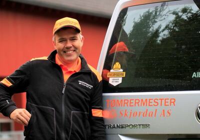 – Garasje- og leddporter kan vi levere etter bedriftenes ønsker og spesifikasjoner til riktig tid, sier Ole Kristian Skjørdal.