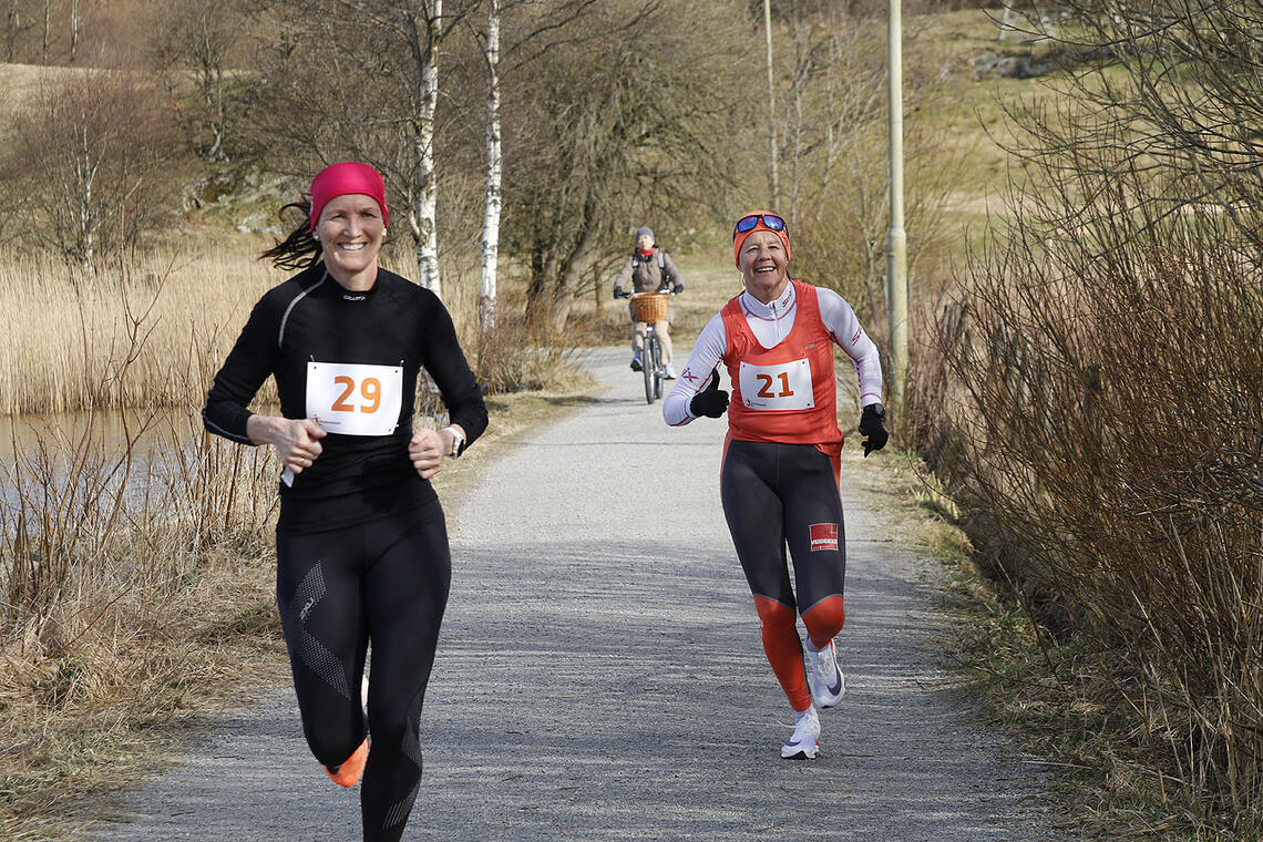 Gro Anita Imsland og Rønnaug Skille ble nummer 2 og 1 på maratondistansen i Stokkaløpet. (Alle foto: Turid Veggeland)