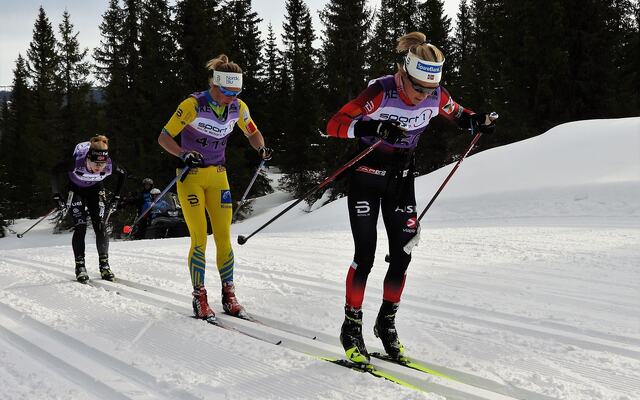 Fra fjorårets Birkebeinerrenn der Astrid Øyre Slind (i midten) spurtslo førende Therese Johaug med Emilie Fleten på 3. plass. (Foto: Stein Arne Negård)