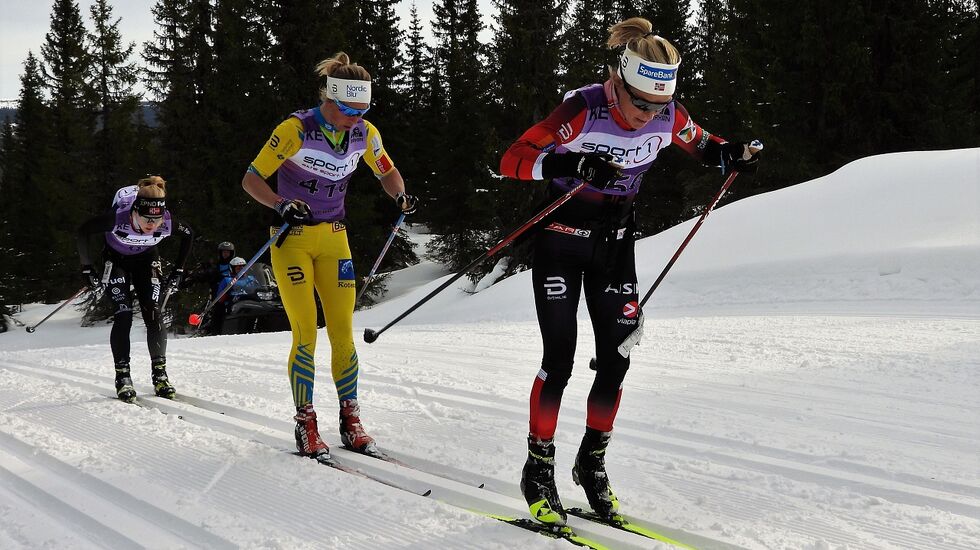 Fra fjorårets Birkebeinerrenn der Astrid Øyre Slind (i midten) spurtslo førende Therese Johaug med Emilie Fleten på 3. plass. (Foto: Stein Arne Negård)