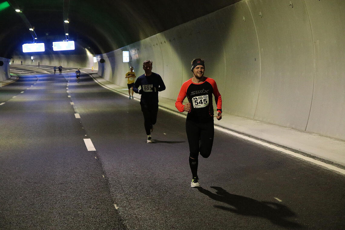 Robert Leonard Kvinge løper 10 kilometer og får dermed løpt gjennom alle tunnelene i dette systemet. (Alle foto: Arne Dag Myking)