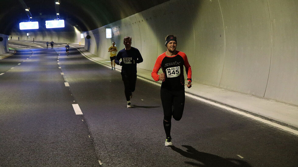 Robert Leonard Kvinge løper 10 kilometer og får dermed løpt gjennom alle tunnelene i dette systemet. (Alle foto: Arne Dag Myking)