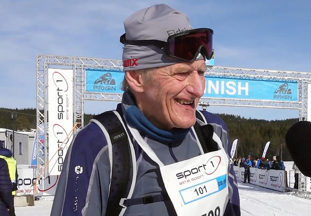 Åge Ludvigsen rett etter målgang med sitt 55. merke i Birkebeinerrennet. (Foto: Tom-Arild Hansen)