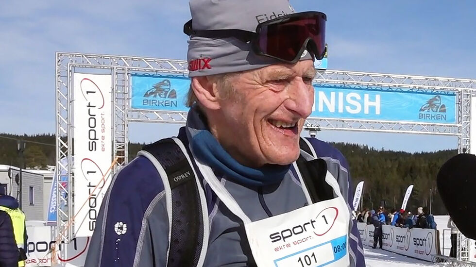 Åge Ludvigsen rett etter målgang med sitt 55. merke i Birkebeinerrennet. (Foto: Tom-Arild Hansen)