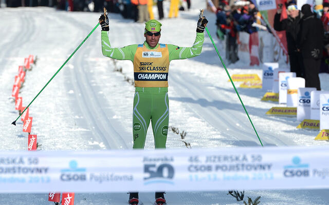 Anders Aukland har hatt en utrolig lang og innholdsrik idrettskarriere. Her ser vi han juble for seier i Ski Classic-rennet Jizerska Padesatka i 2013. (Foto: Jizerská - Ski Classic)