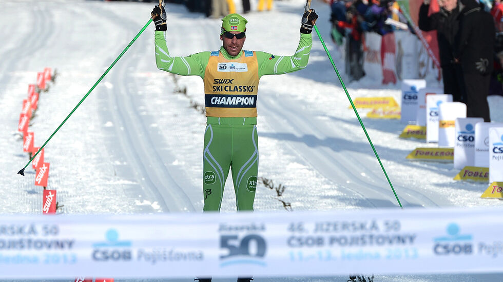 Anders Aukland har hatt en utrolig lang og innholdsrik idrettskarriere. Her ser vi han juble for seier i Ski Classic-rennet Jizerska Padesatka i 2013. (Foto: Jizerská - Ski Classic)