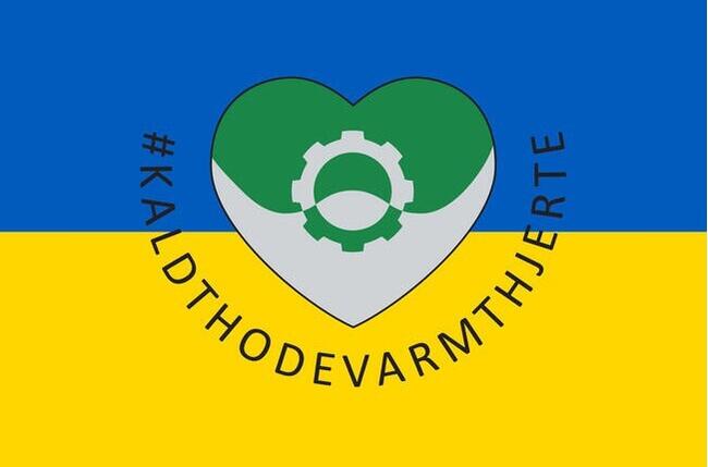 Det ukrainske flagget med kommunevåpenet til Orkland  som hjerte og påskriften #kaldthodevarmthjerte