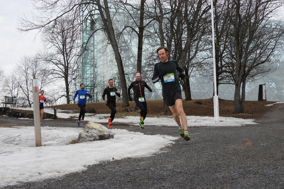 Geir Sandbakken (fra h.) , Kjell Vegard Opheim Endre Hjelseth, John Henry Strupstad og Marcus Danielsen løp inn til plassene 4 til 8. (Foto: Stein Arne Negård)