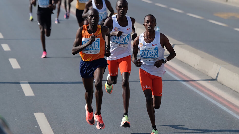 Rodgers Kwemoi løp inn til ny løyperekord i Istanbul halvmaraton sist søndag. (Foto: Spor Istanbul)