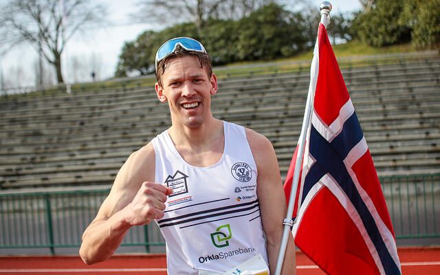 Sebastian Håkansson sto for en fantastisk prestasjon i forrige VM 100 km, da han løp inn til 4. plass på ny nordisk rekord, 14 sek fra medalje. Bildet er fra NM / Bergen Ultra 2022 der han også vant. (Foto: Arne Dag Myking)