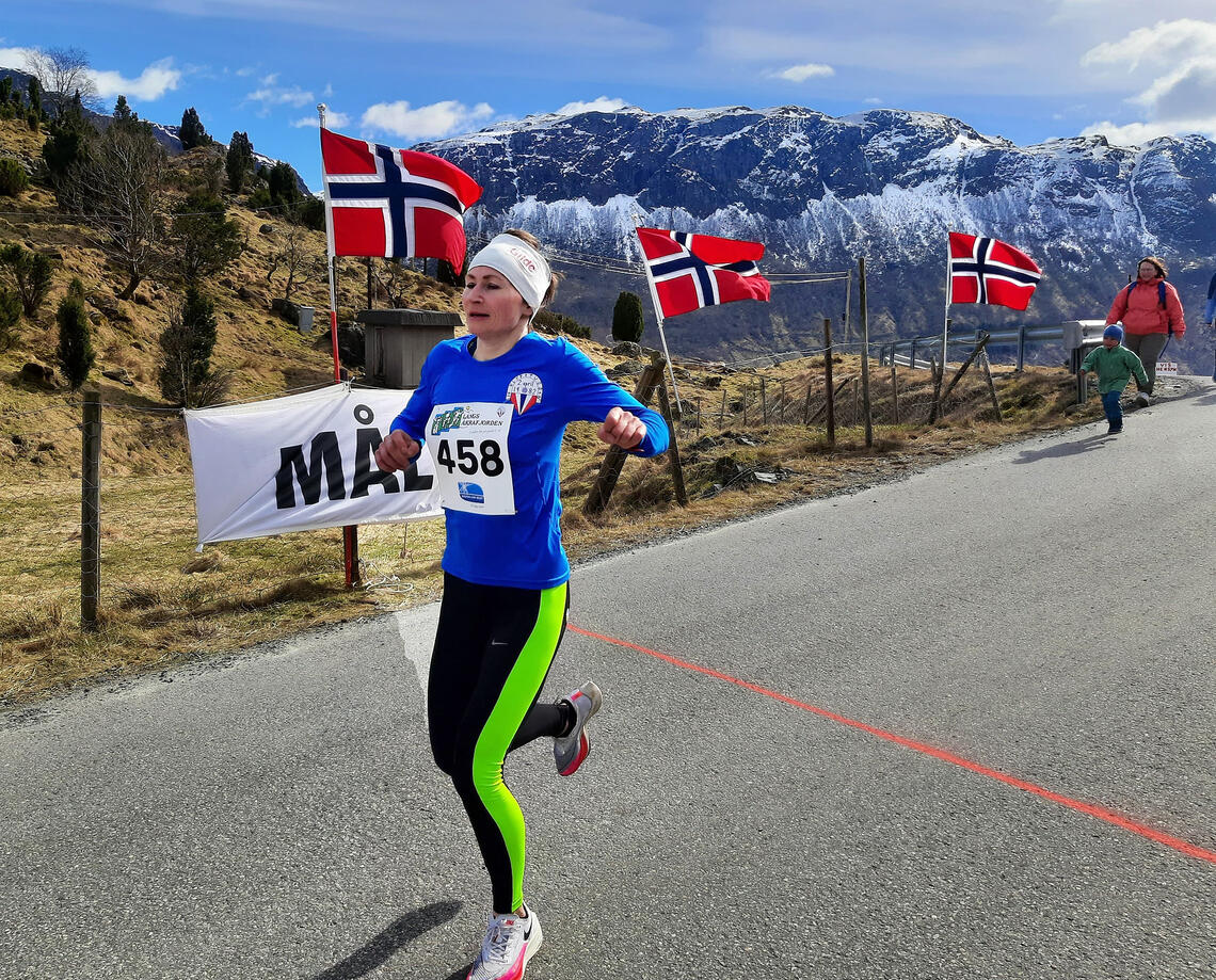 Maryna Novik fra arrangørklubben Klypetussen fikk dagens tredje beste tid da hun løp i mål på 8.31. (Foto: arrangøren)