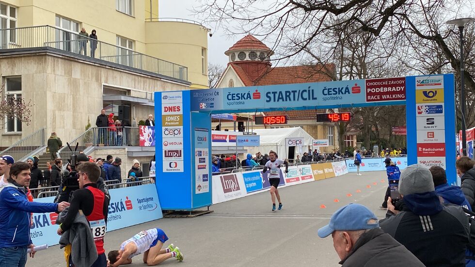 Målgang for Magnus Græsli i WA Race Walking Tour Gold Meeting i Podebradia, Tsjekkia. (Alle foto: Bjørn-Helge Græsli)