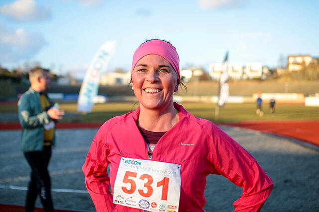 Kine Berg som løper for DNB kan representere alle dem som deltok i Vinterkarusellen denne gangen, her rett etter målgang på hennes 5 km. (Alle foto: Arne Dag Myking)