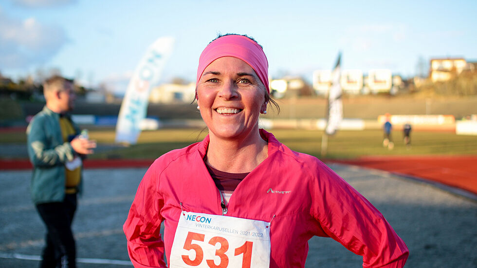 Kine Berg som løper for DNB kan representere alle dem som deltok i Vinterkarusellen denne gangen, her rett etter målgang på hennes 5 km. (Alle foto: Arne Dag Myking)