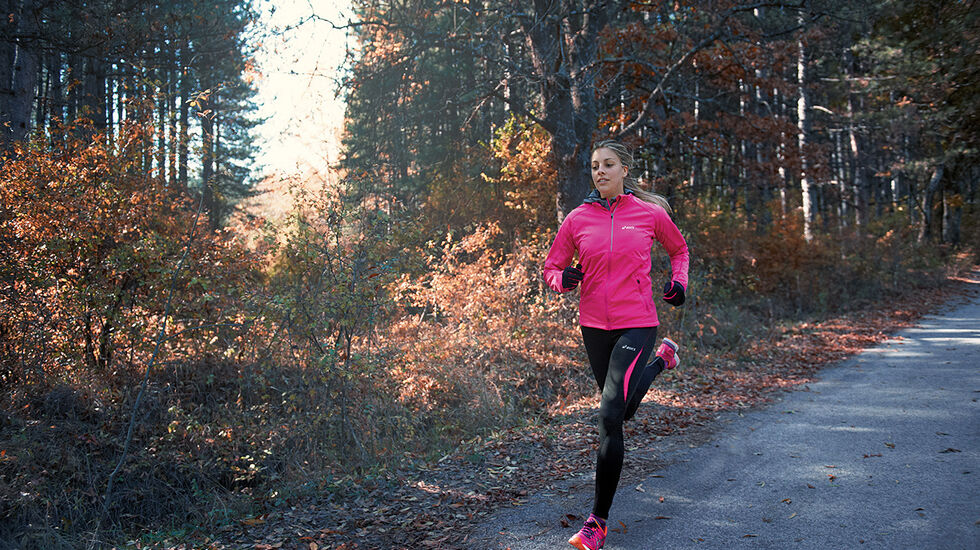 Löplabbet har testet 12 skomodeller for asfaltløping og gir deg råd om hva du bør velge når du skal ha nye løpesko. (Foto: Asics)