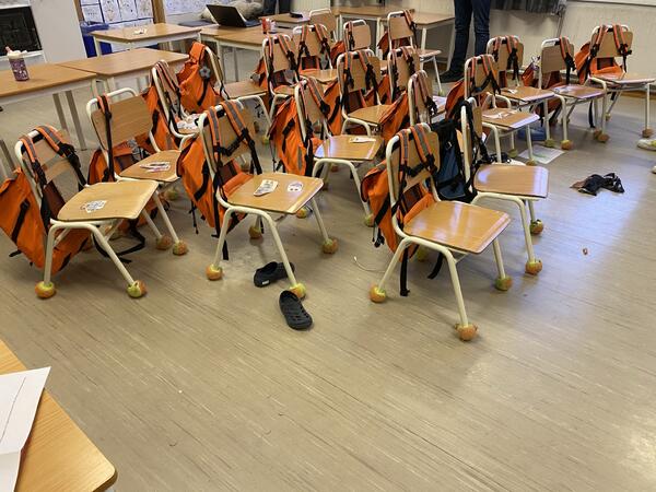 Tverrelvdalen skole - stoler til 1. klasse