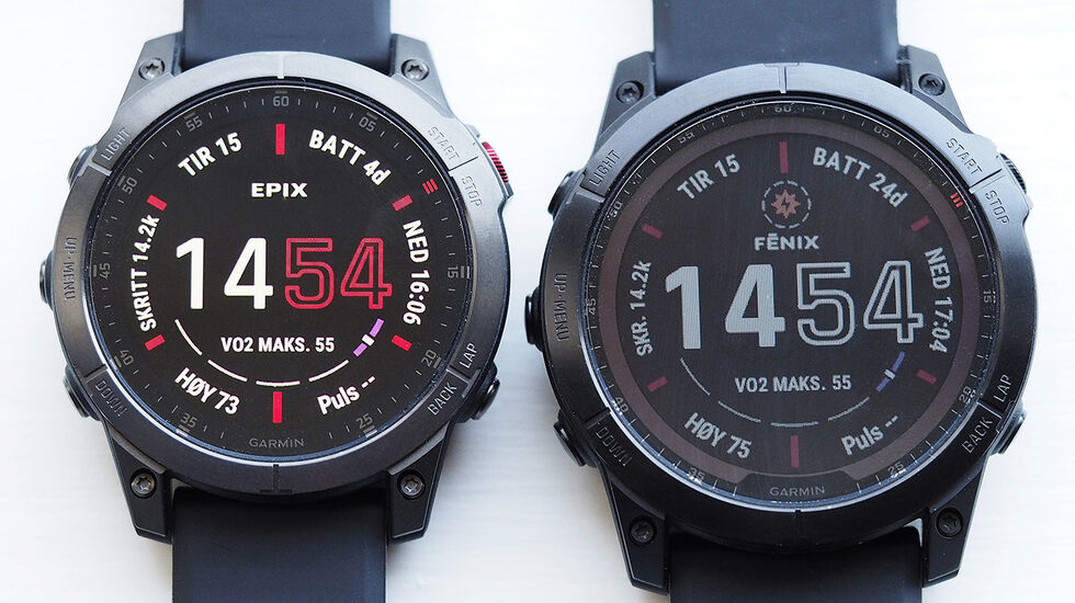 Garmin Epix Gen 2 (t.v.) og Fenix 7X (t.h.) er på de aller fleste områder identiske. Det som skiller er at Epix har en fargeskjerm som langt overgår den på Fenix, men så har til gjengjeld Fenix en uovertruffen batterikapasitet. (Foto: Bjørn Johannessen)