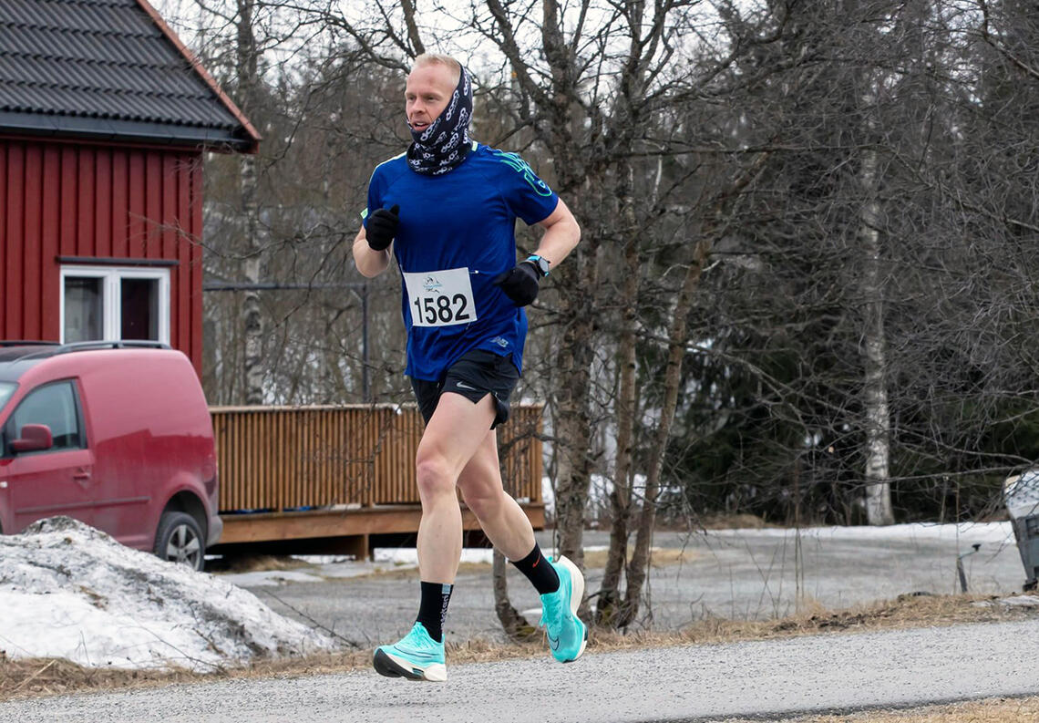 Anders Brænna manglet 9 sekunder på persen sin på 10 kilometer. Her fra Perseløpet i slutten av mars. (Foto: Bjørn Hytjanstorp)