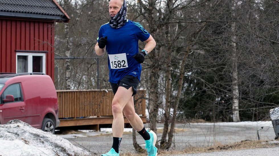 Anders Brænna manglet 9 sekunder på persen sin på 10 kilometer. Her fra Perseløpet i slutten av mars. (Foto: Bjørn Hytjanstorp)
