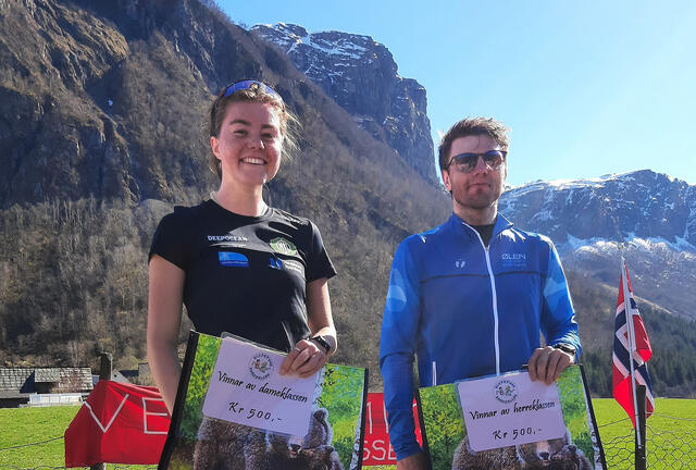 Vinnerne: Vilde Vaage Henriksen og Tom Erik Karlsen. (Foto: Olav Samland)