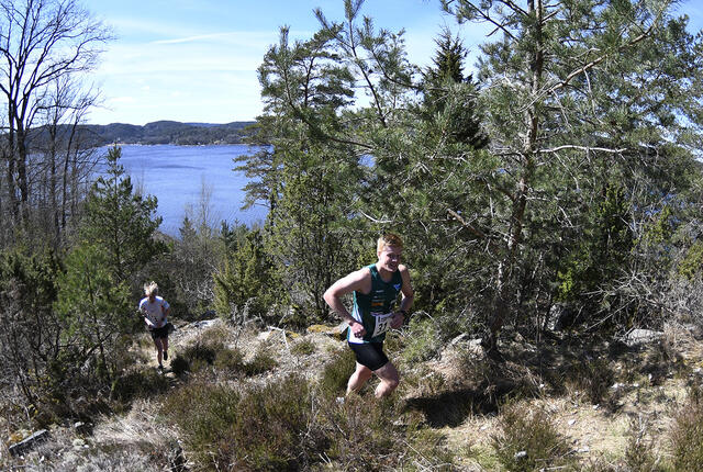 Årets vinner i herreklassen, Victor Borge Svendsen, på vei oppover noen av de krevende bakkene i Monolittløpet. (Alle foto: Bjørn Johannessen)