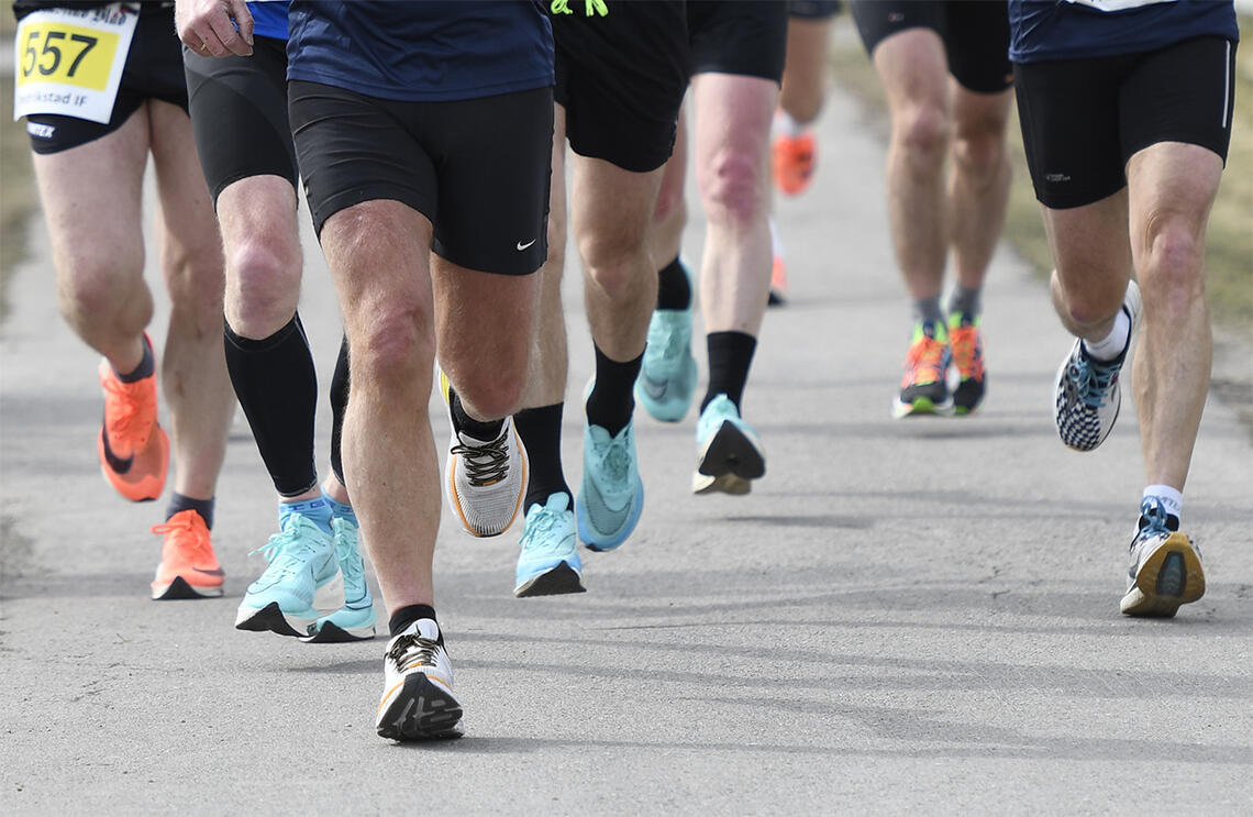 Både de som løper og de som ikke løper, kan få artrose i knærne, og lite tyder på at løping gjør en mer utsatt. (Foto: Bjørn Johannessen)
