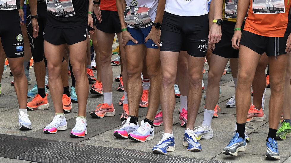 Det var nærmest utelukkende Nike-sko å se på fremste startlinje på halvmaraton i fjorårets utgave av Oslo Maraton. Nå kan det imidlertid se ut som den amerikanske skogiganten har fått reell konkurranse fra både Adidas og Asics. (Foto: Bjørn Johannessen)