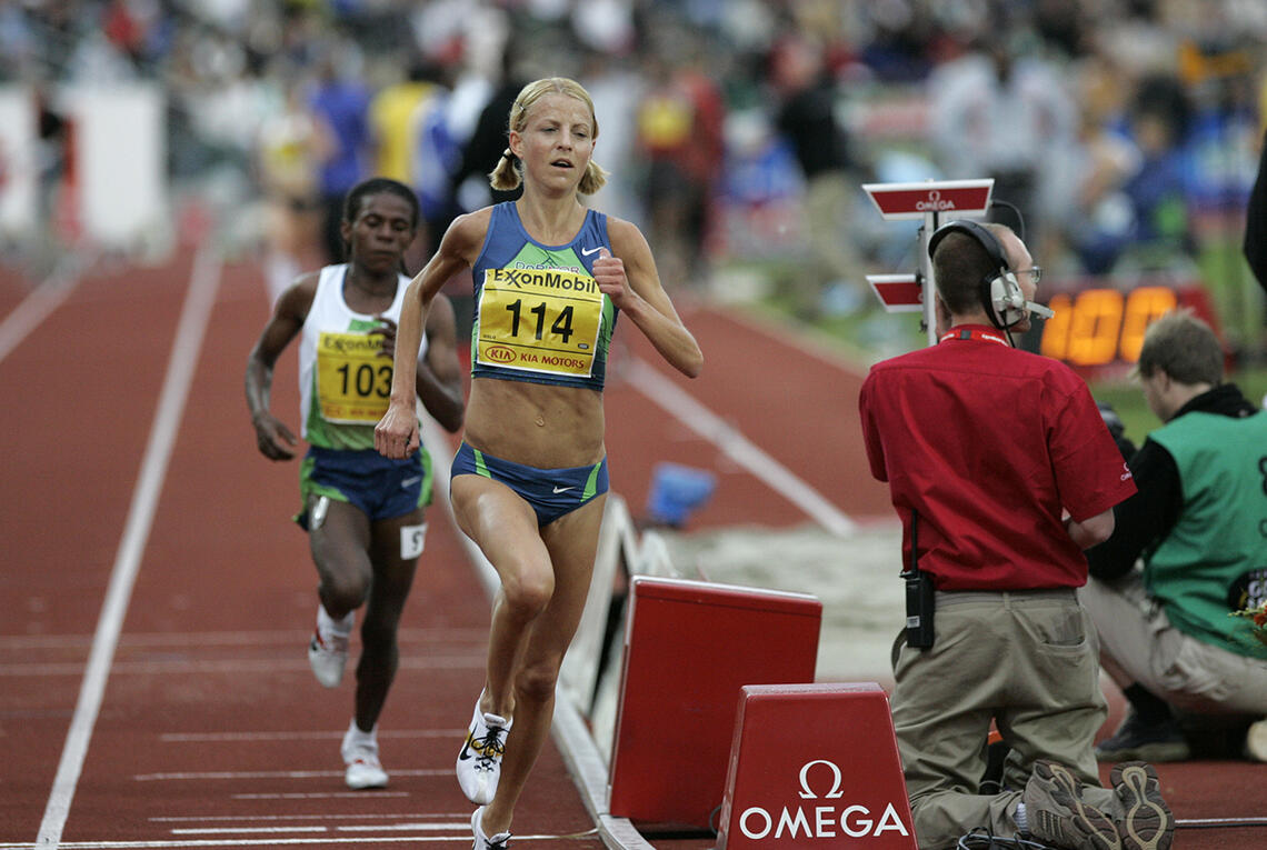 Susanne Wigene var først og fremst en sterk baneløper, og her ser vi henne løpe 5000 m under Bislett Games i 2006. Fremdeles holder hun seg i god trim, og som 44-åring har hun i år løpt 5 km på 18.02. (Foto: Per Inge Østmoen)