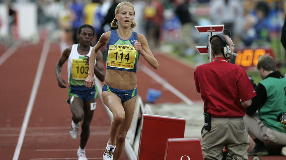 Susanne Wigene var først og fremst en sterk baneløper, og her ser vi henne løpe 5000 m under Bislett Games i 2006. Fremdeles holder hun seg i god trim, og som 44-åring har hun i år løpt 5 km på 18.02. (Foto: Per Inge Østmoen)