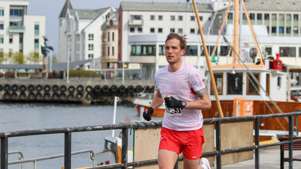 Den beste prestasjonen I Ålesund Maraton stod Lasse Aleksander Finstad for. Han fullførte maratondistansen på tiden 2.29.53