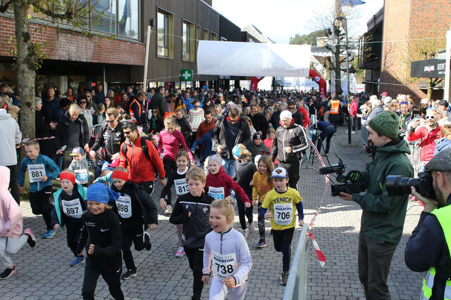 Tettpakket da starten for barneløpet gikk