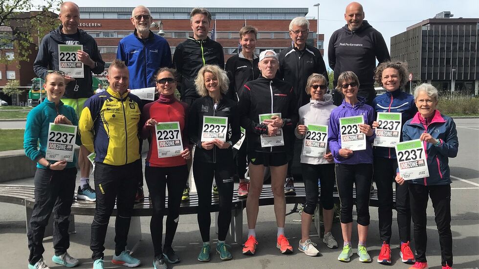 Kondis sitt lag i Holmenkollstafetten før start. (Foto: Marianne Røhme)