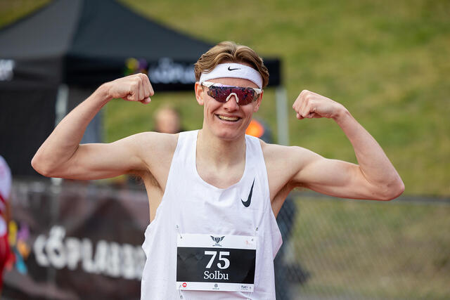 Ole Jakob Solbu vant 800 meter på Per Halle Invitational på en tid som var under kravet til sommerens U-20 VM i Columbia, som er 1.51,00. (Foto: Samuel Hafsahl)