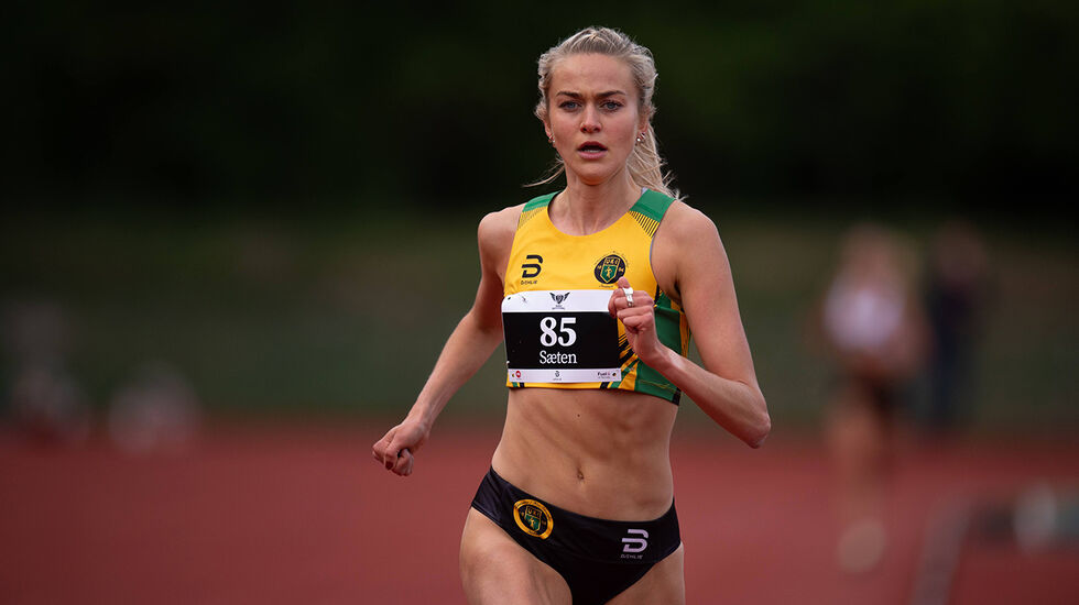 Amalie Sæten brøt den magiske 9-minuttersgrensen under Per Halle Invitational. (Foto: Samuel Hafsahl)