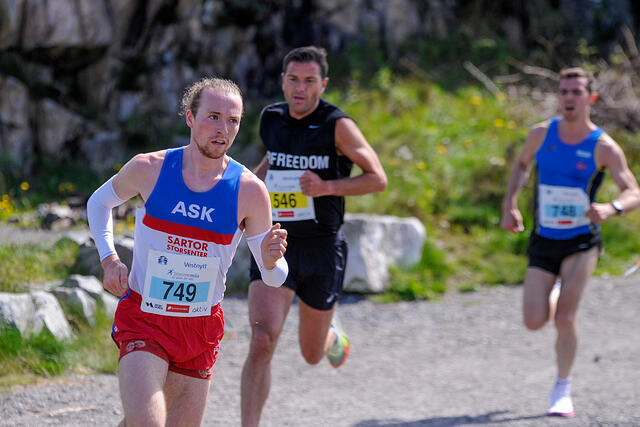 Marius Sørli, Robert Hisdal og Tage Morken Augustson var en rask tet-trio gjennom første del av løypen som var felles for 5 og 10 kilometer. (Alle foto: Arne Dag Myking)