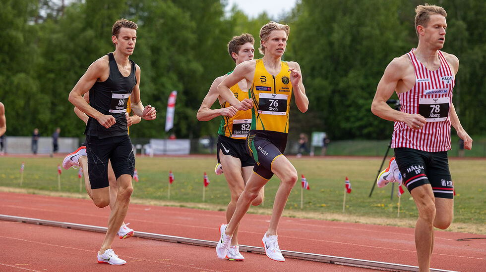Andreas Vangsnes ble skadet under junior EM i Borås i 2019. Siden har han ikke konkurrert. Her med startnummer 80 og svart drakt i Per Halle Invitational. (Foto: Samuel Hafsahl)
